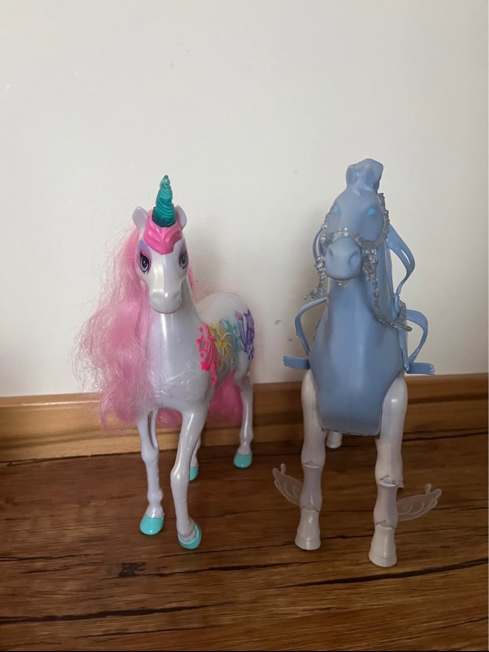 Frozen Elsa nock horse and Barbie horse